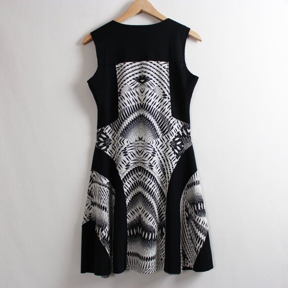 Le Lis Blanc Abstract Print Swing Dress - Picture 16 of 16